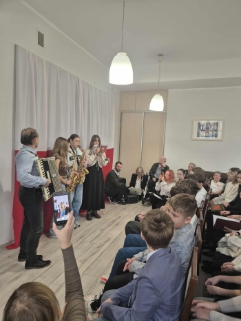 584481624_1956438995175065_5840229893762338382_n