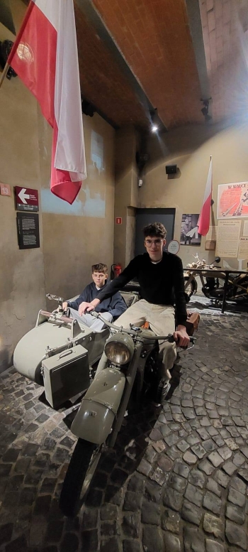 594546047_1971845770301054_2716761257219295645_n