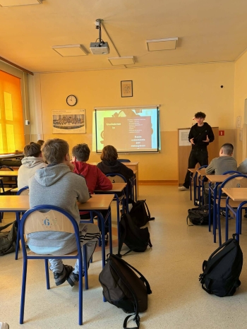 663147959_2080335919452038_1376014516996067289_n