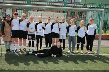 Obroniliśmy tytuł Mistrzostw Powiatu w piłce nożnej dziewcząt