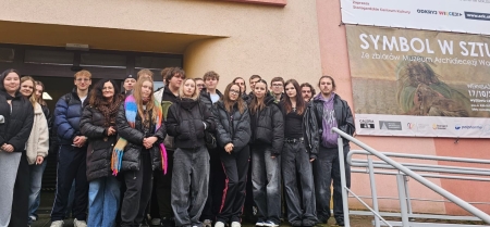 Spotkanie ze sztuką i symboliką klasy 3a - relacja z wystawy 14.11.2025