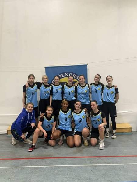 Sukces w zawodach sportowych w koszykówce dziewcząt