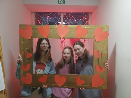 „Randka w ciemno z książką” - Walentynki w Bibliotece Szkolnej 