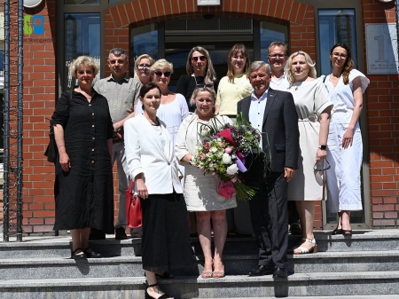 Pani Hanna Gałązka-Janas nadal Dyrektorem II LO!
