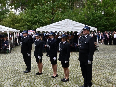 Uczennice II LO w wyjątkowej roli podczas uroczystości w Lesie Szpęgawskim 