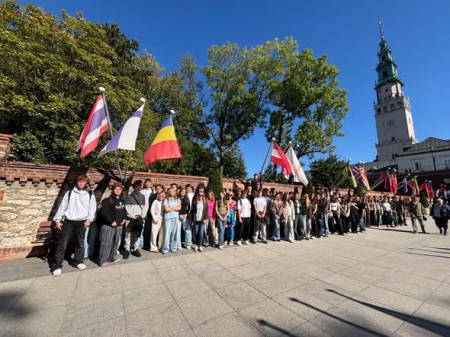 Maturzyści z II LO na Jasnej Górze