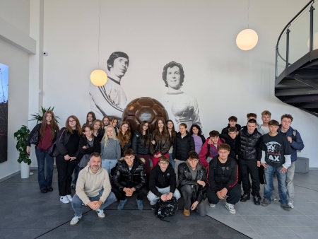 Klasa 2F odbyła wyjątkową lekcję historii i sportu w Muzeum Kazimierza Deyny